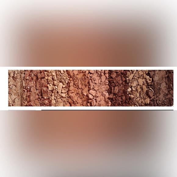 IL MAKIAGE shade (SHADE ADDICT) High Impact 8-Pan Eye Color Palette - Picture 3 of 4